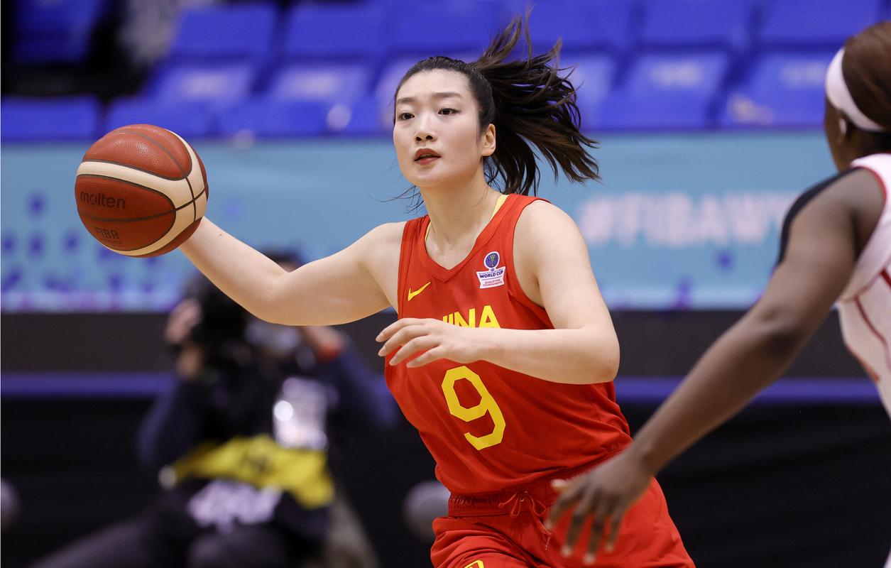 李梦女篮个人照,李梦女篮个人照片高清